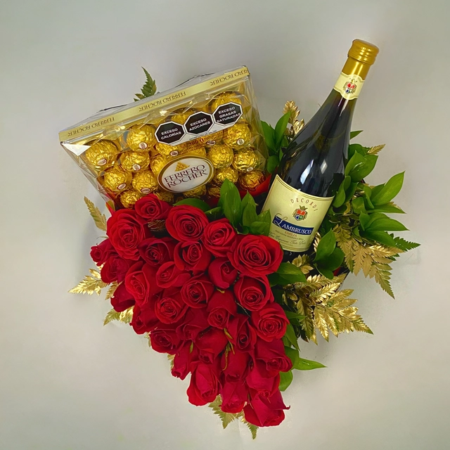 CORAZÓN CON CHOCOLATES Y BOTELLA