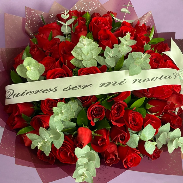 Ramo 50 Rosas "¿Quieres Ser Mi Novia?"