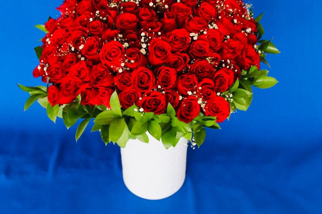 100 Rosas En Cilindro De Ceramica