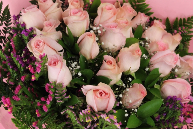 Bouquet Con 24 Rosas Y Follaje