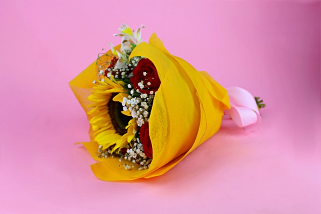 Ramo de 6 Rosas y 1 girasol