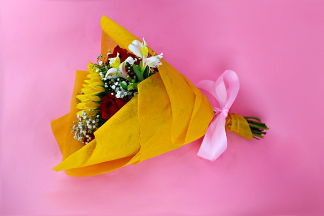 Ramo de 6 Rosas y 1 girasol