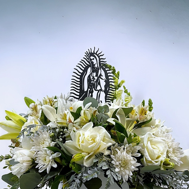 ARREGLO DE FLORES "ABRAZO DE FE"