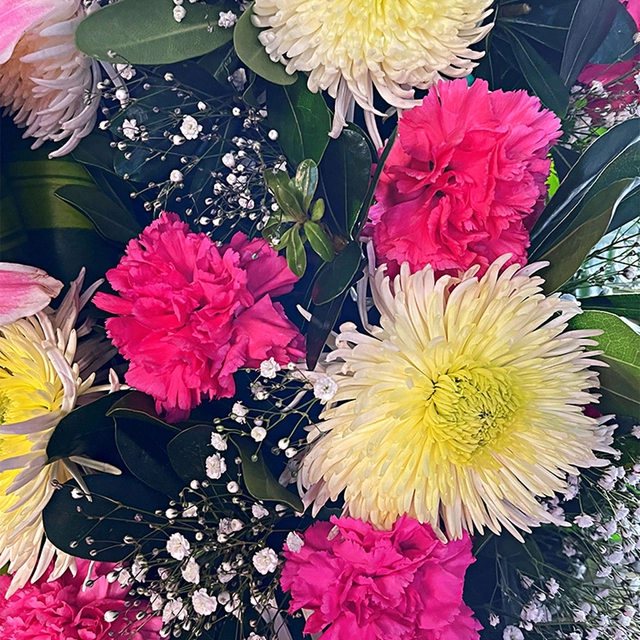 Corona Funeraria con Clavel y Stargacer