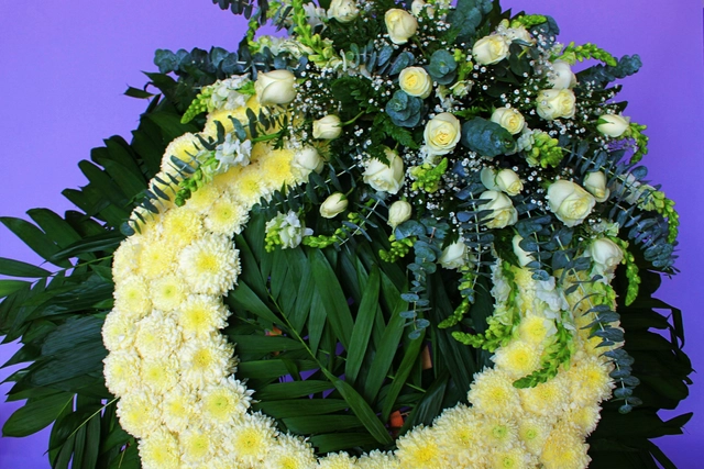 Corona Fúnebre Perrito Blanco