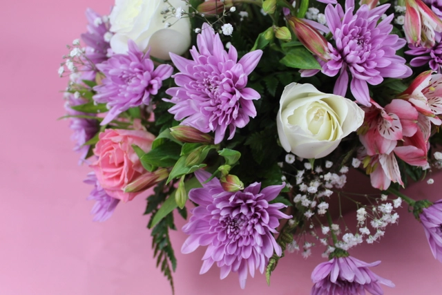 Jardinera con Rosa Hermosa y Moreliana