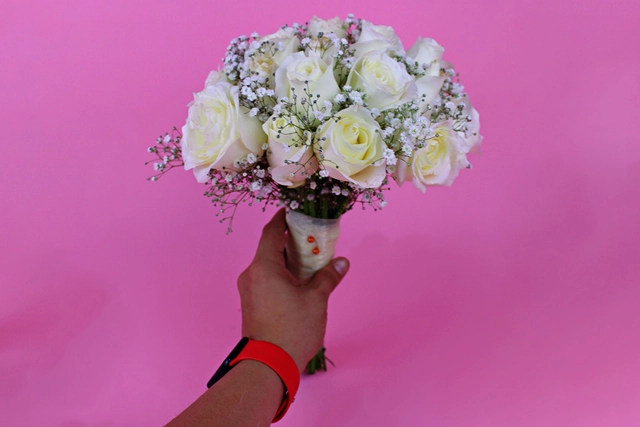 Ramo de Novia con 24 Rosas Blancas