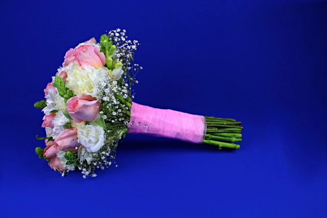 Ramo de Novia & XV Años 24 Rosas Caricia