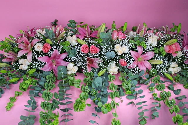 Jardinera 1 M con Rosa Hermosa, Rosa Blanca y Dollar