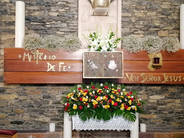 Jardinera 1 Metro con Rosas y Margaritas