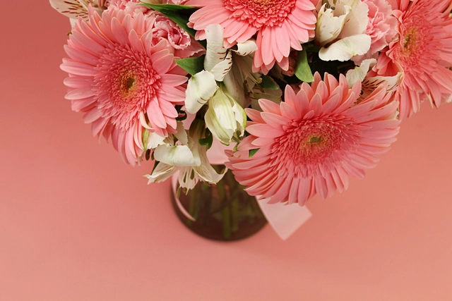 Jarrón 8 Gerberas Rosa y Alstroemerias