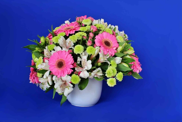 Gerberas en Taza grande de Cerámica