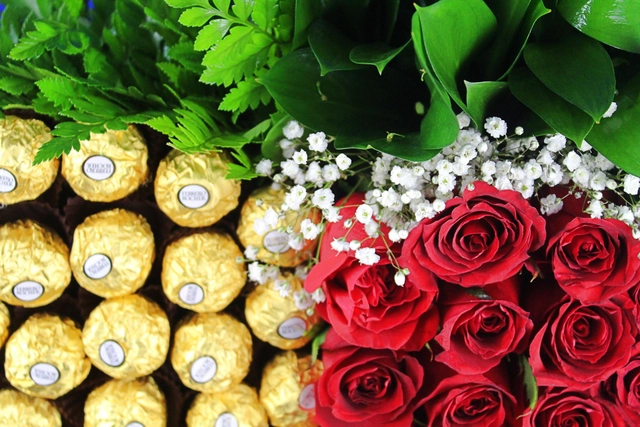 Corazón Rosas y Ferrero Rocher