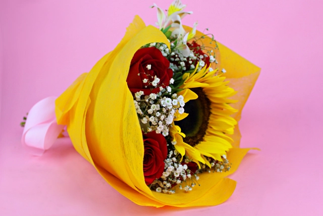 Ramo de 6 Rosas y 1 girasol