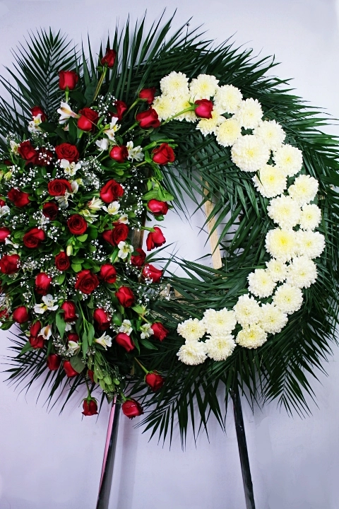 Corona Funeraria con Rosa Roja.