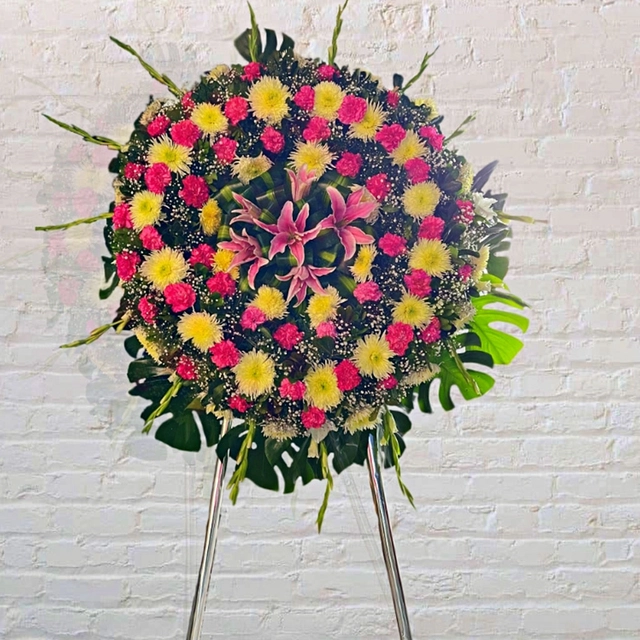 Corona Funeraria con Clavel y Stargacer