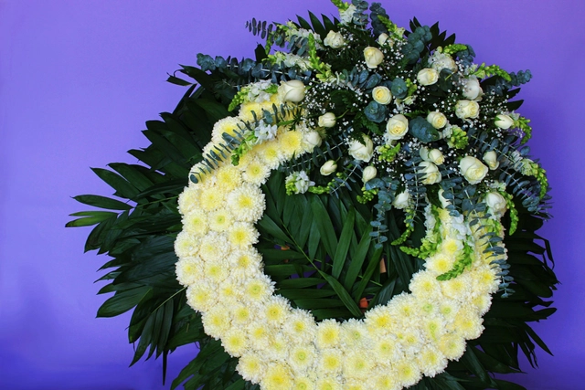 Corona Fúnebre Perrito Blanco