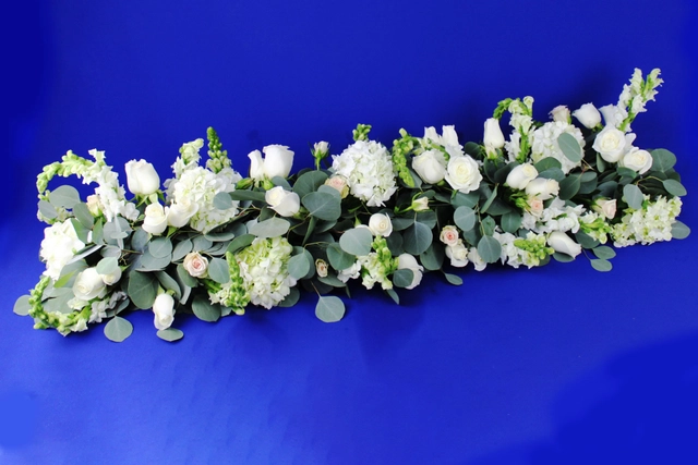 Jardinera 1 M con Hortensias y Rosas Blancas