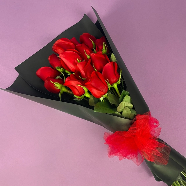 Ramo Pequeño con 12 Rosas Rojas